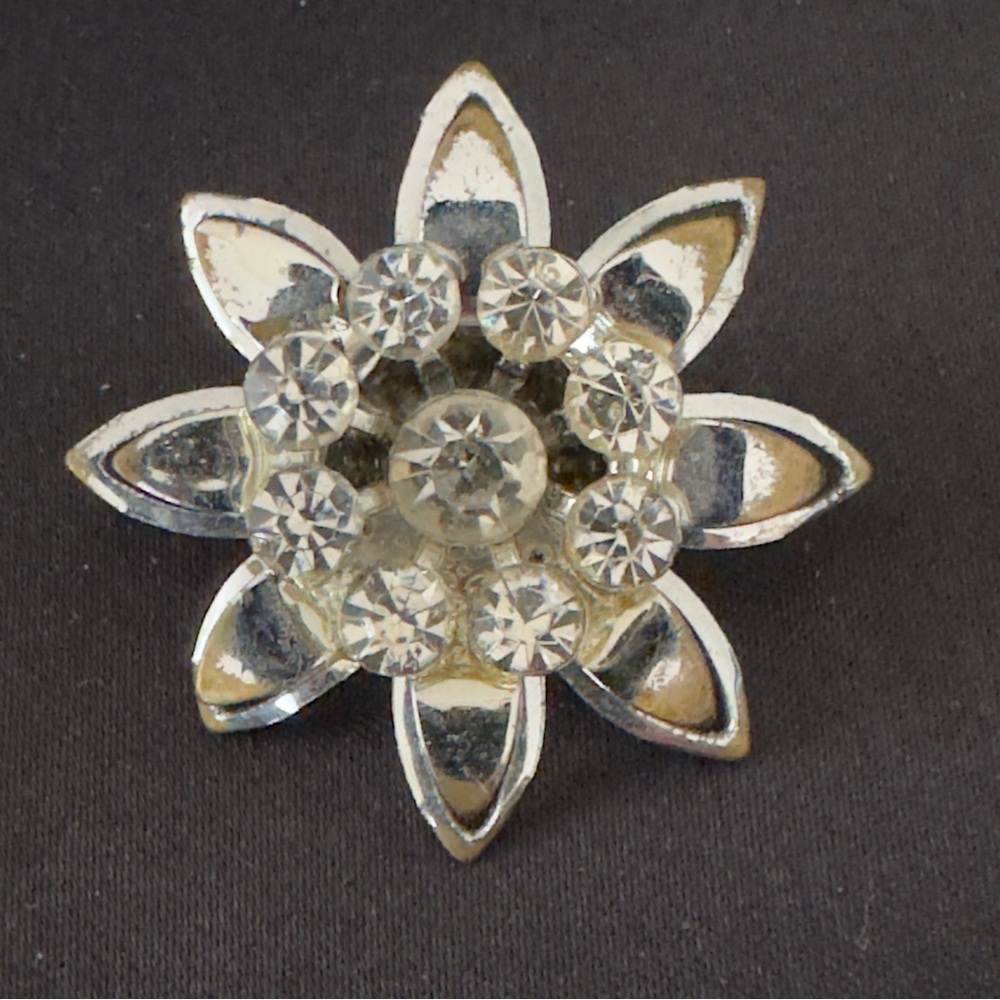 💜 Poinsettia Holiday Rhinestone Brooch